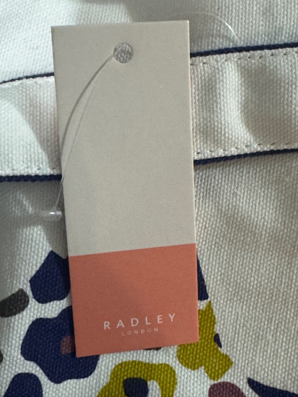 NWT Radley London Heritage Dog Canvas
Tote Bag - White Floral Silhouette - Picture 5 of 5
